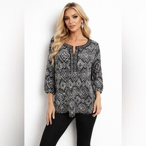CD Daniels Top Womens 1X Black White Geometric Stretch Split Neck Blouse Sequins